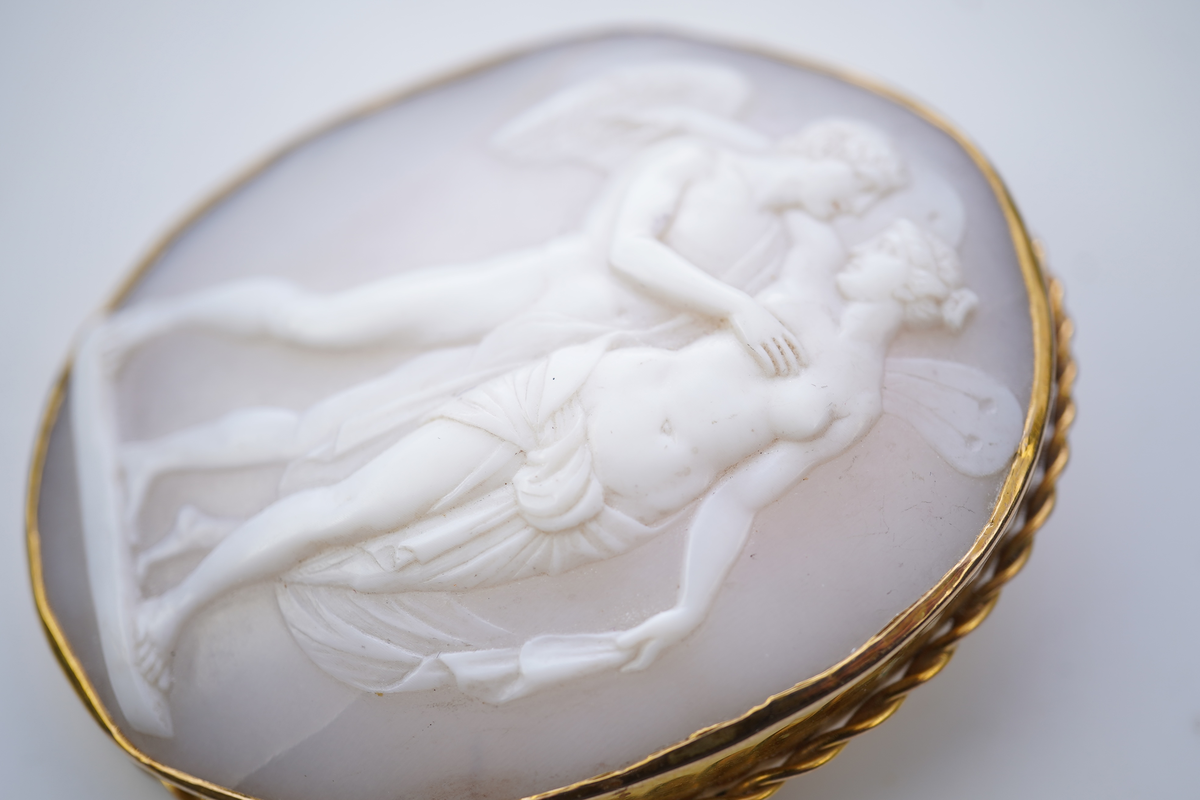 A shell cameo brooch, late 19th/early 20th century